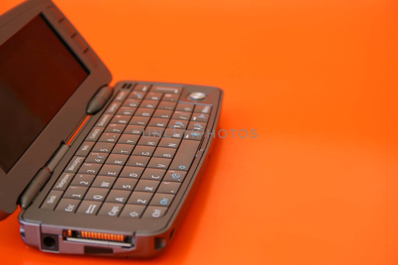 New technology Flip-open cellphone with keyboard