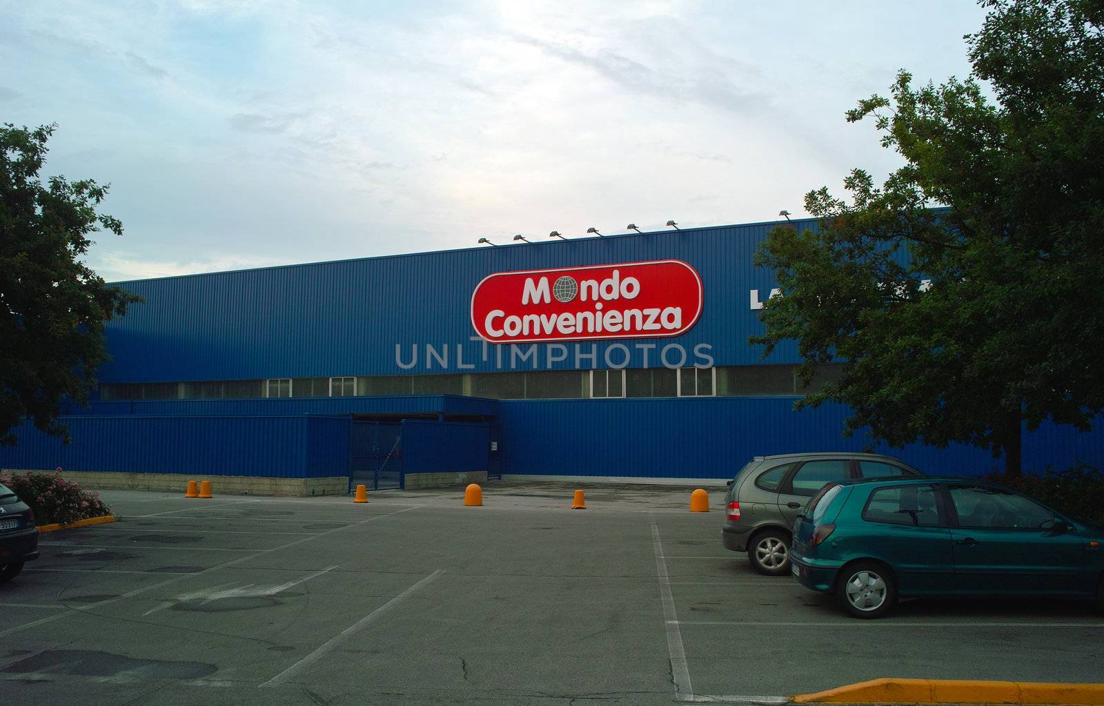 Mondo Convenienza, Cremona, Italy