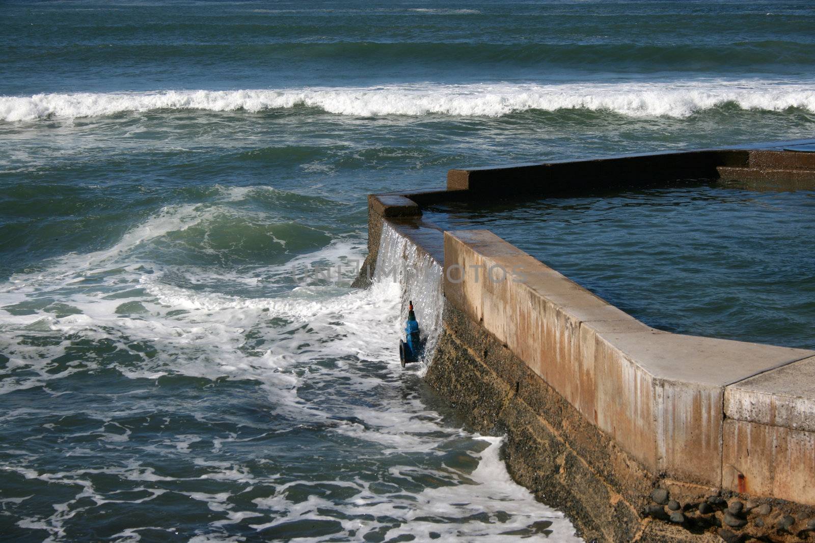 Swimming Pool connceted to the ocean at high tide