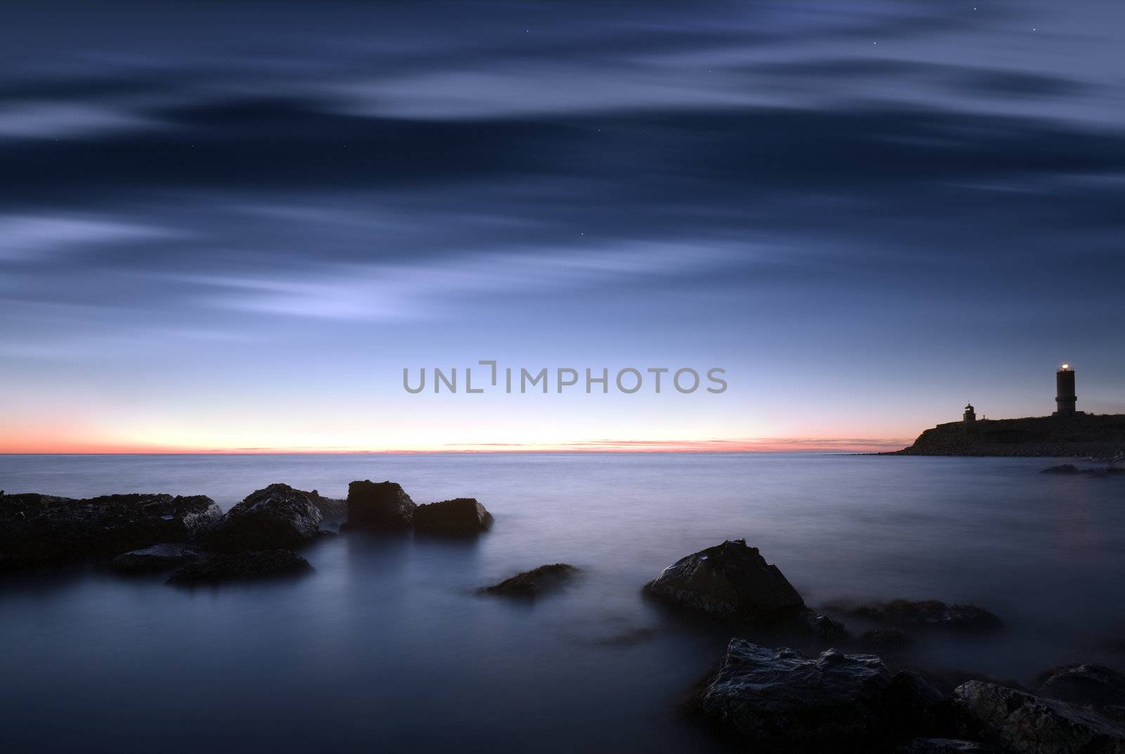 Seacoast. A decline. The sky in the light of the moon and the sun. Long exposure, a wide corner.