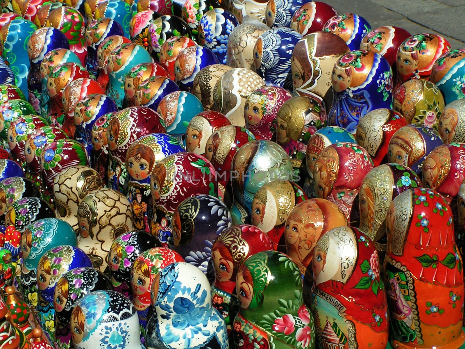 Russian souvenirs. Wooden dolls - matrjoshka (mass market production)