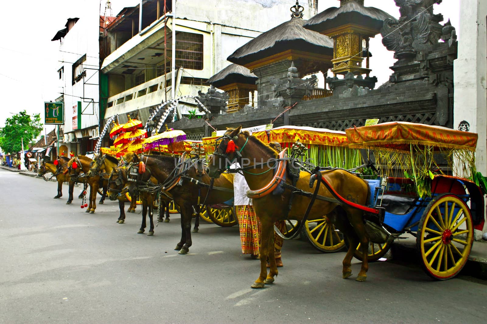 To enliven the Gajah Mada Town Festival that is carried out on December 28-30, 2008 in Denpasar, Bali, these cabriolets were decorated to attract more tourists.