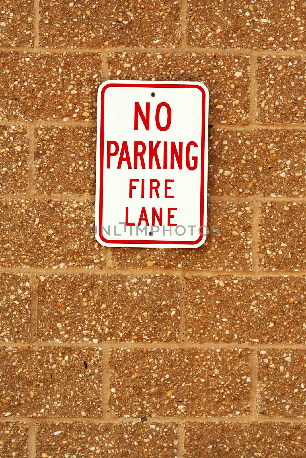 A No parking fire lane sign