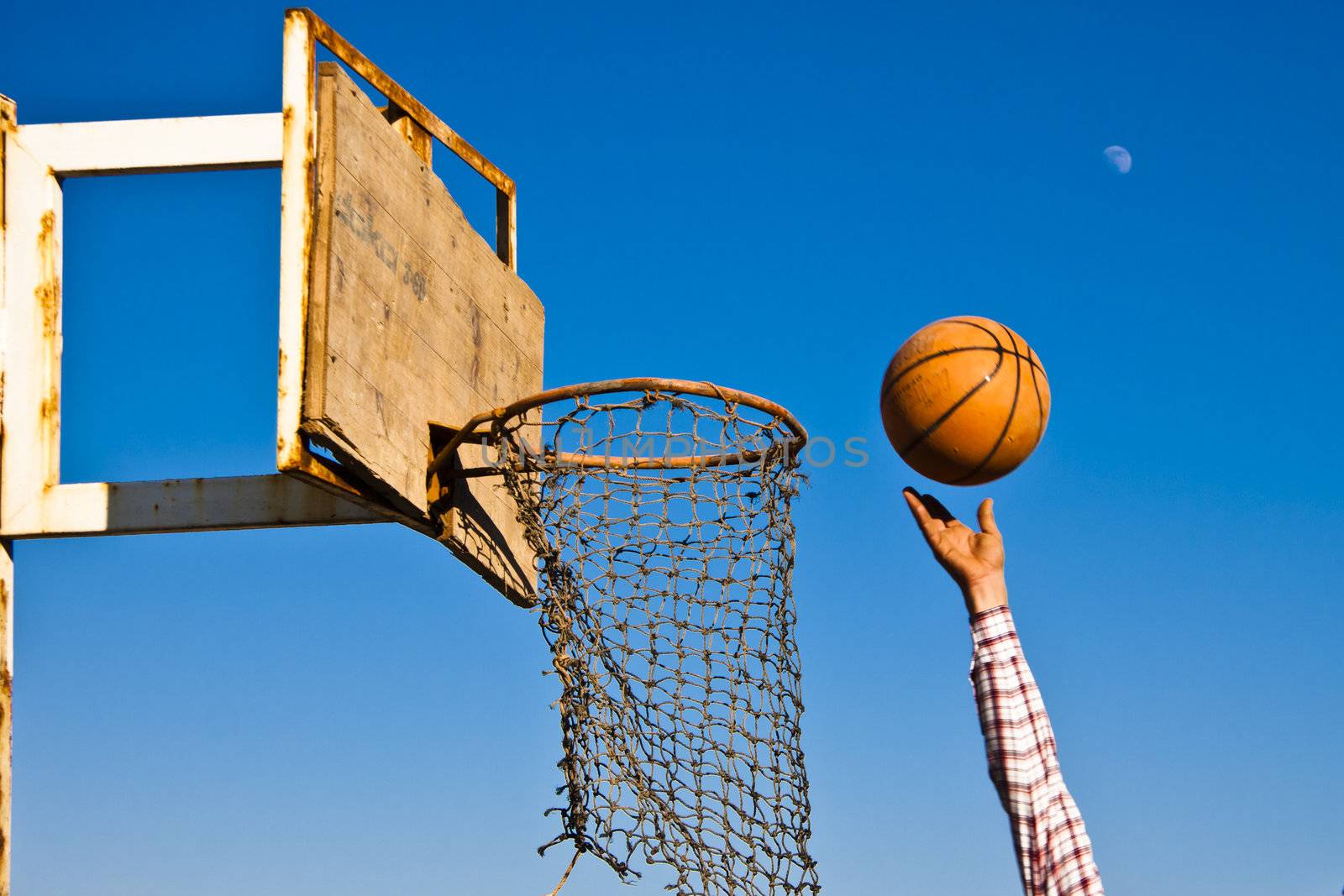 Gay throwing the ball to score the basket.