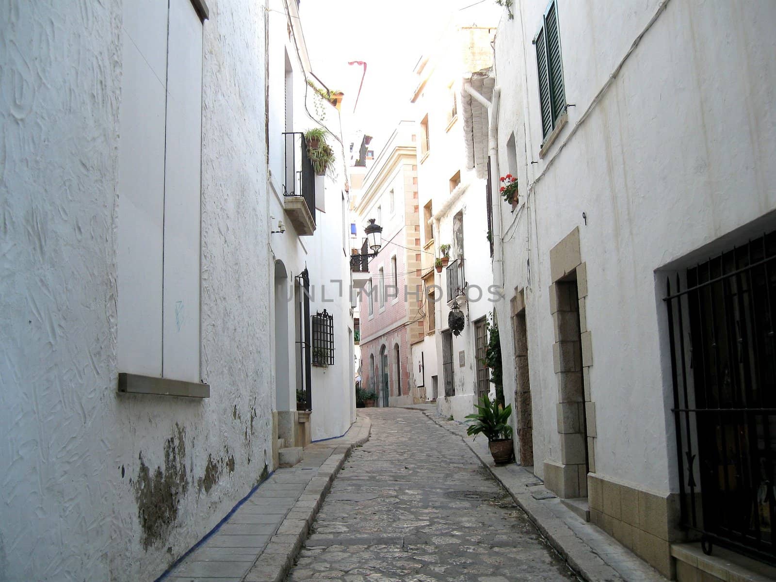 White wash walls from a narrow Barcelona street