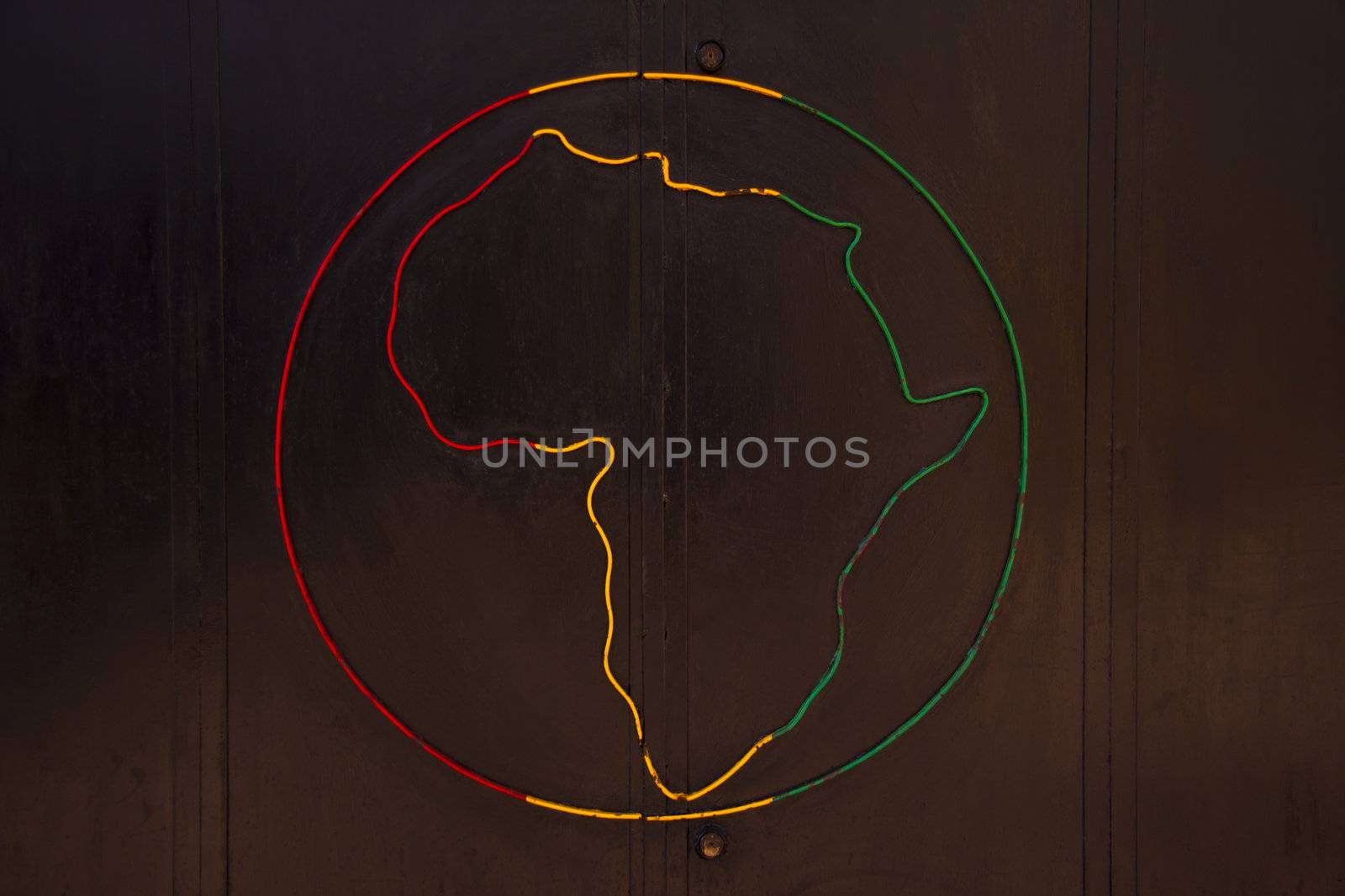 Graffiti picturing the globe with the african continent in the traditional african colours.
