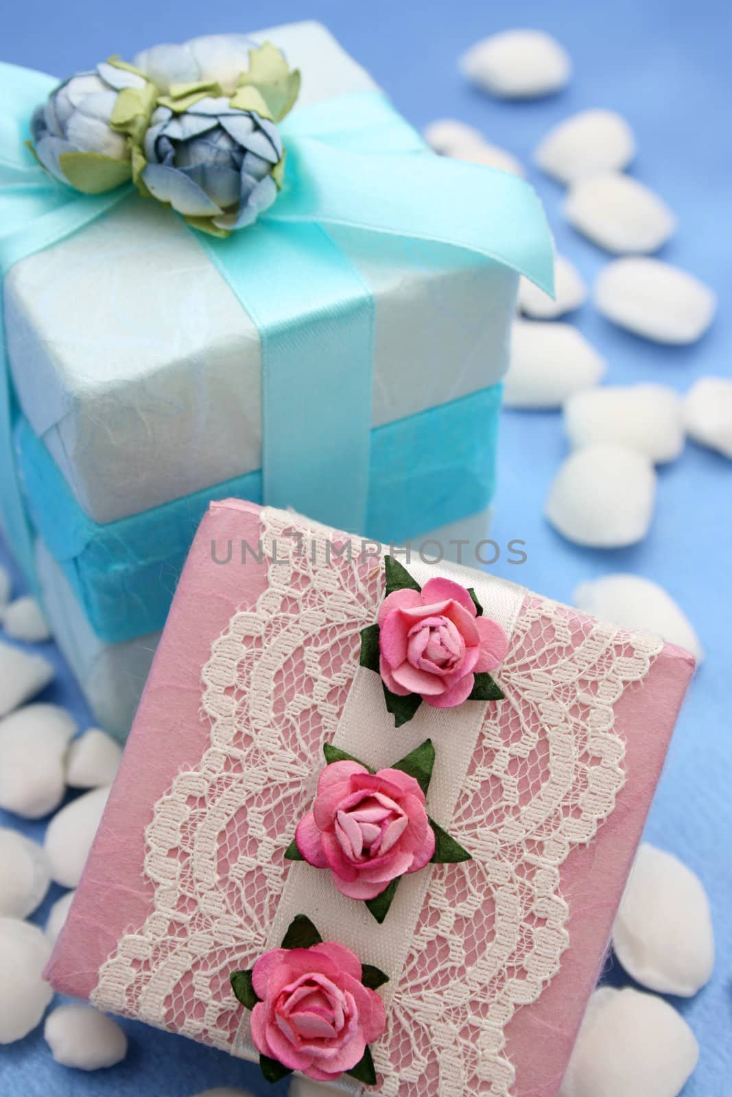 Soap gifts in pink and blue with white bath crystals