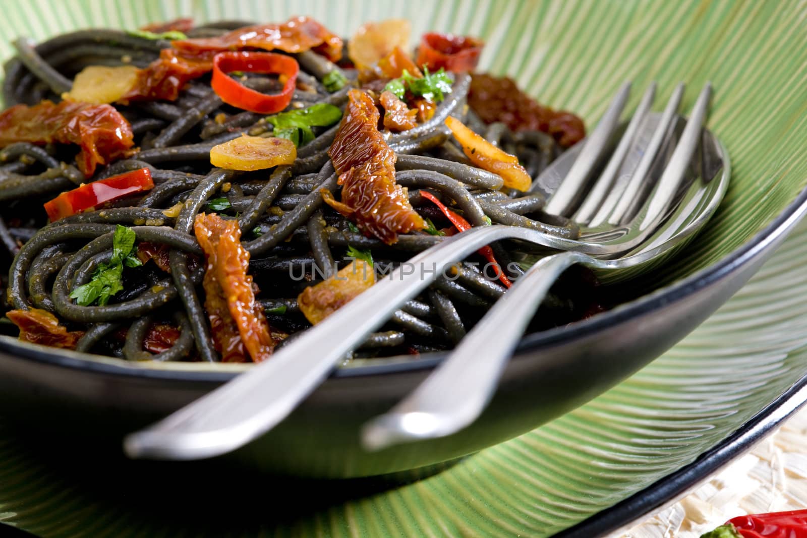 spaghetti with chilli and dried tomatoes