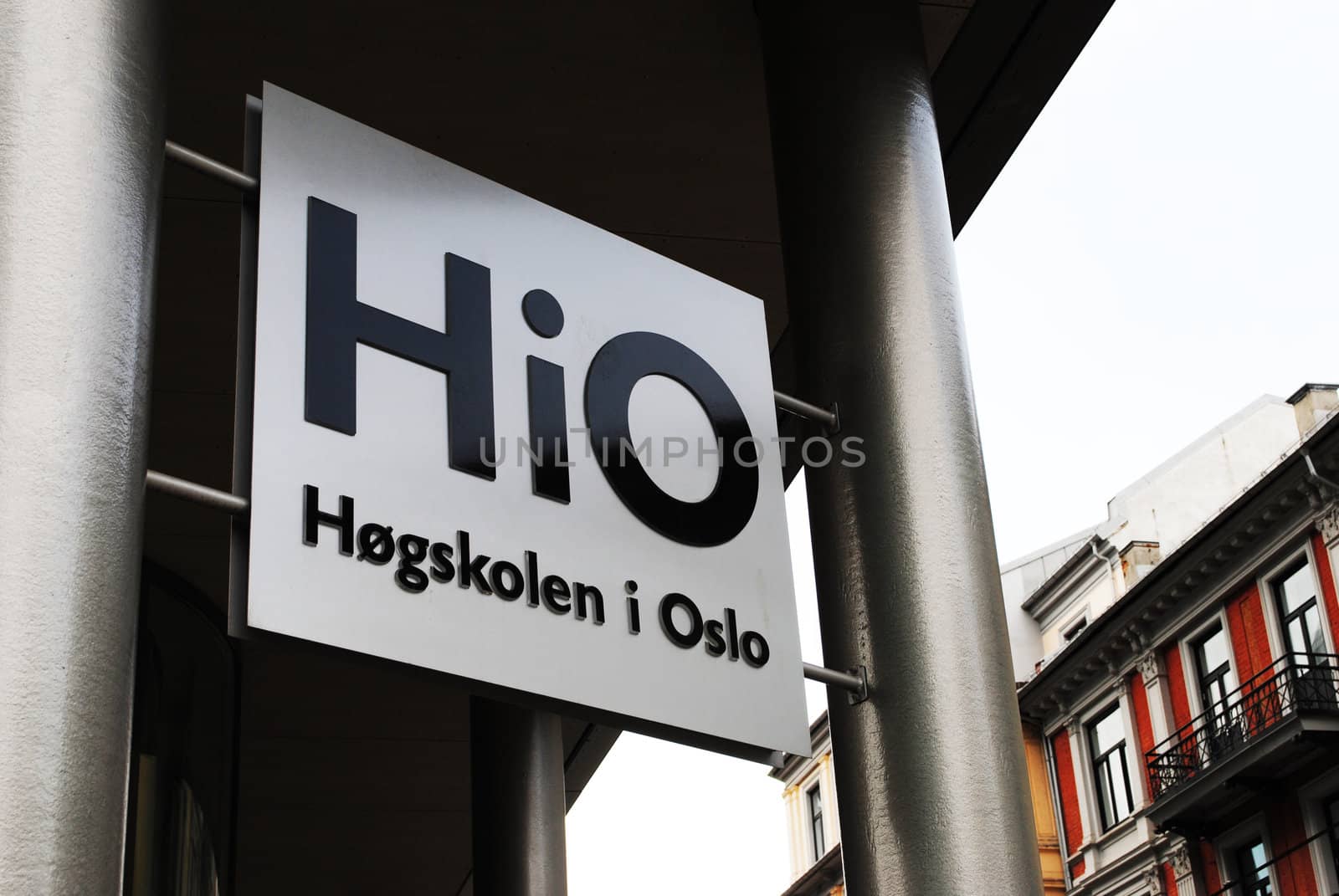 Sign of Oslo University College (Høgskolen i Oslo).
