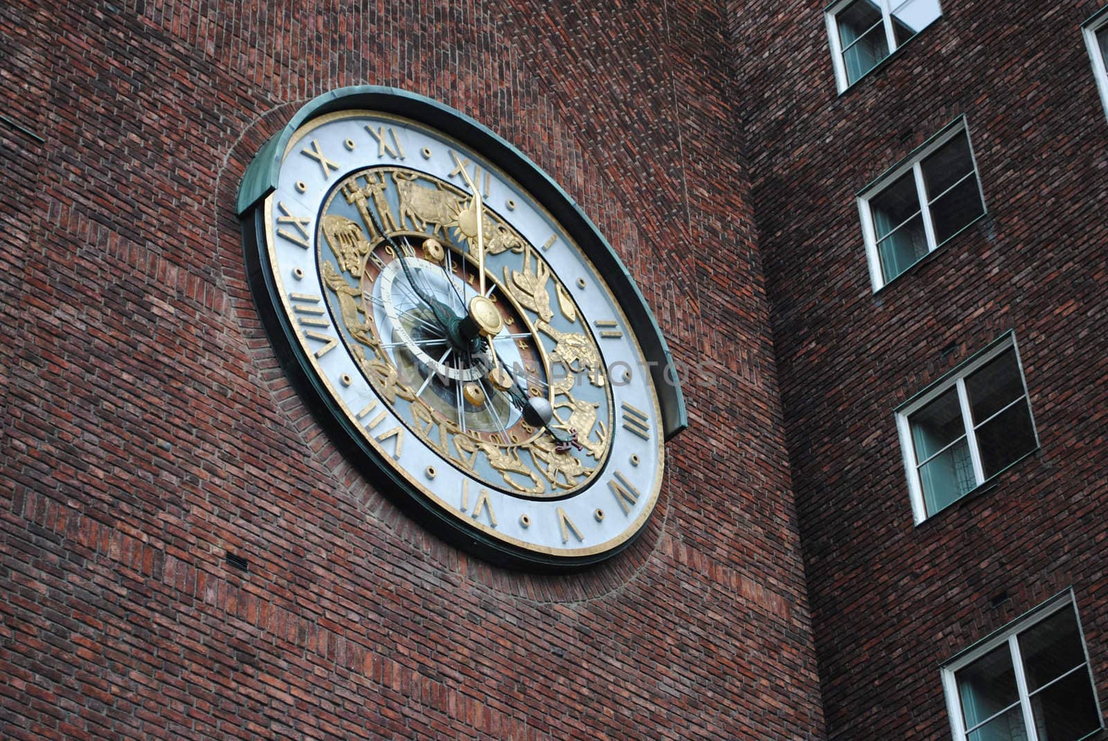 The astronomical clock on the northern side of the City Hall.