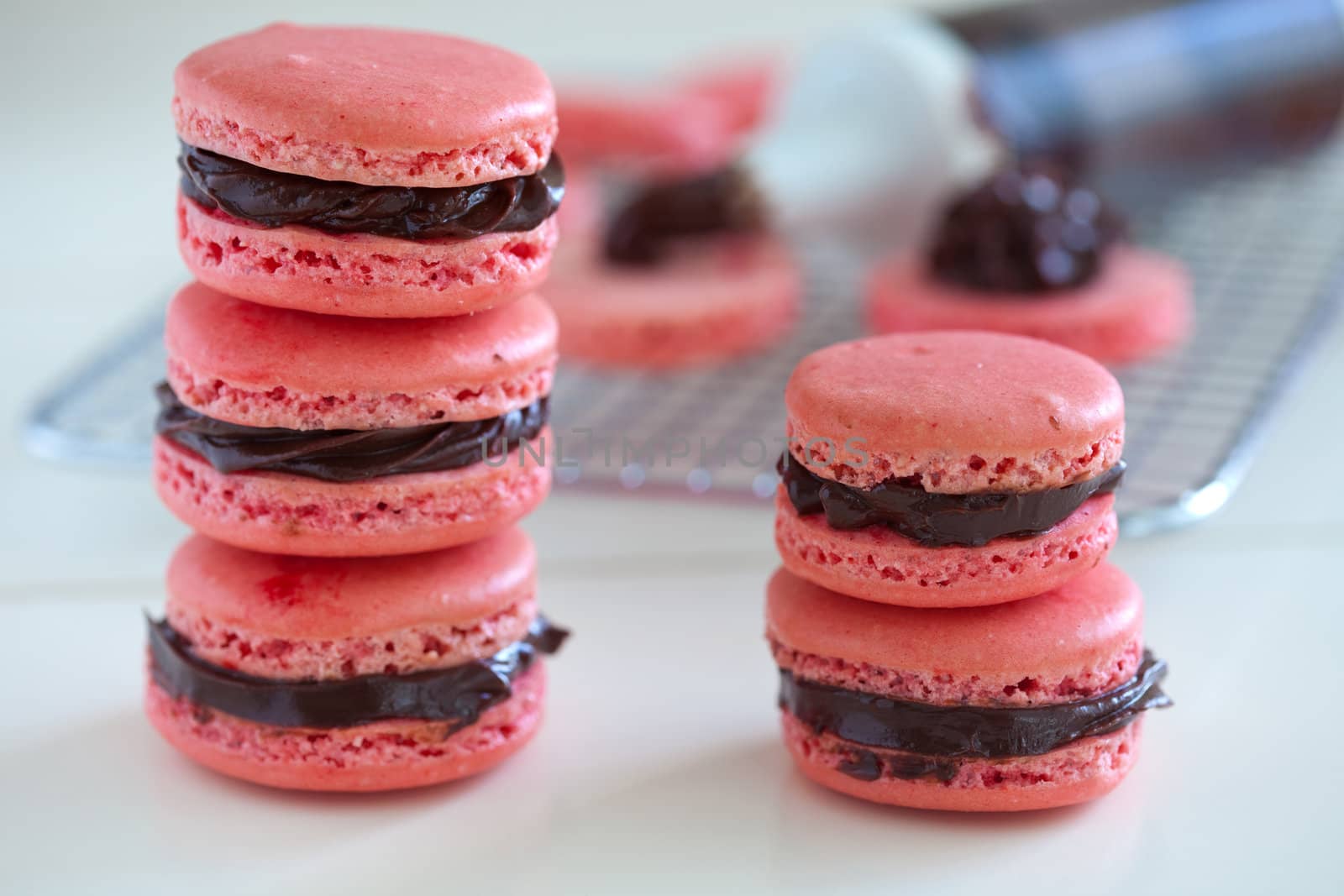 Chocolate filled macarons by Fotosmurf