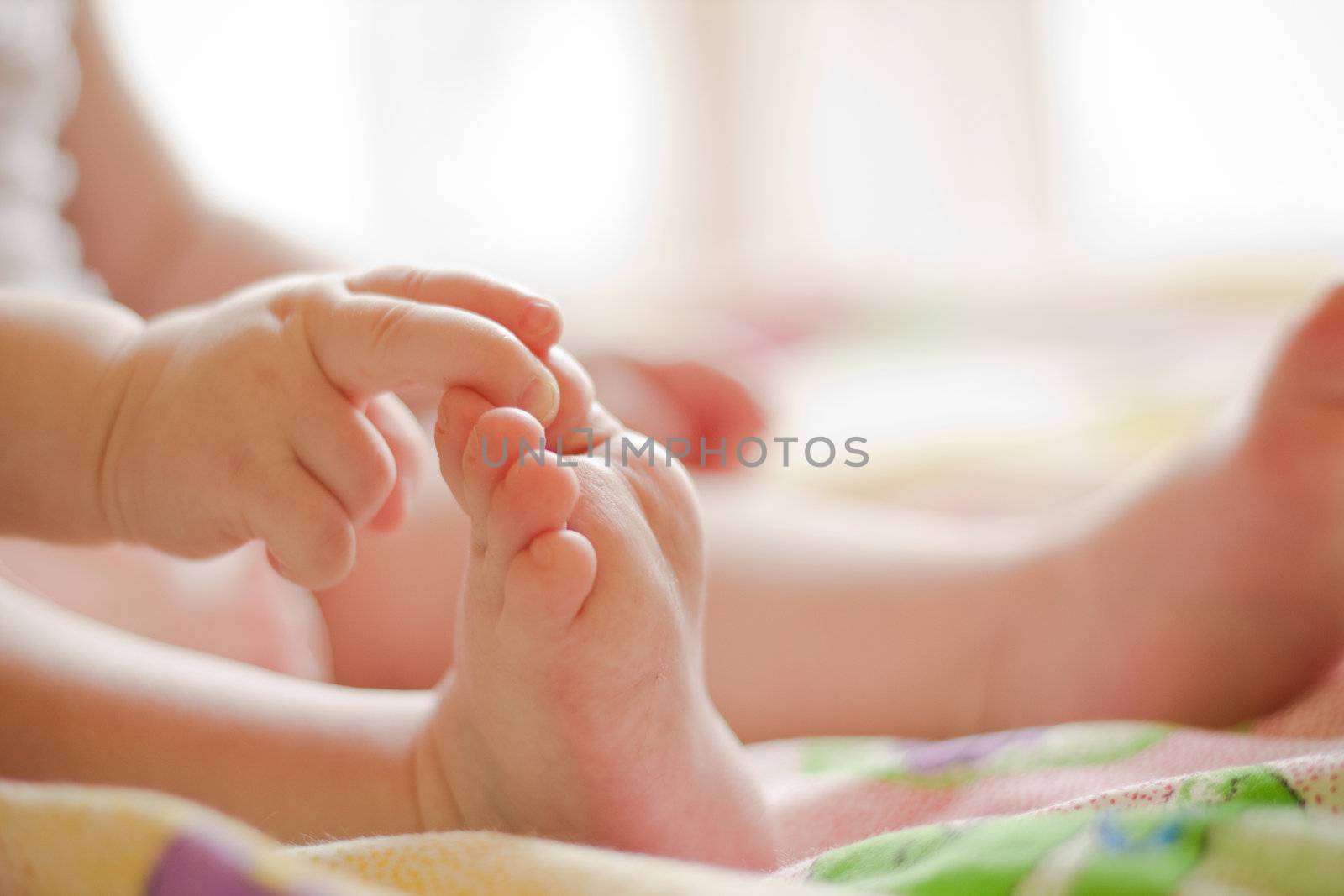 Little   legs and hands by Nika__