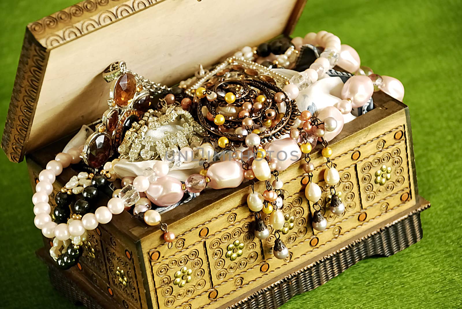 Jewelry casket