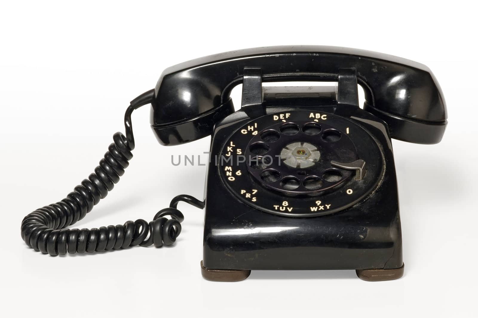 Image of an old beatup rotary telephone.