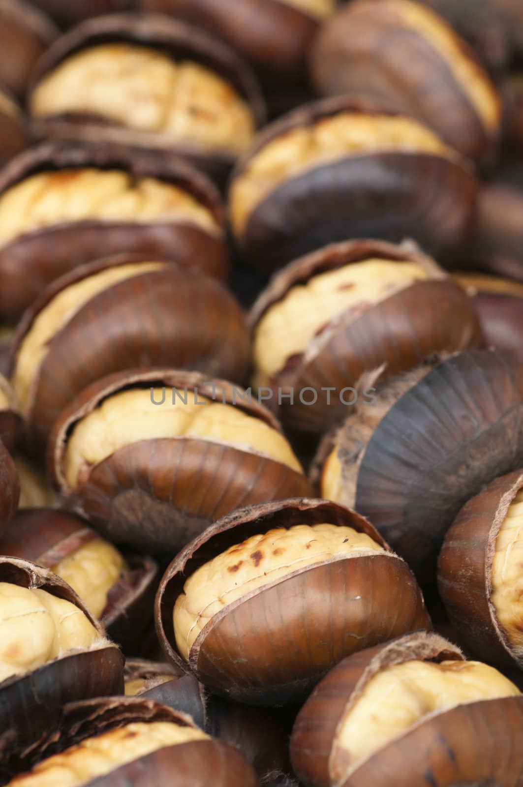 Roasted chestnuts to eat as a snack in cold weather