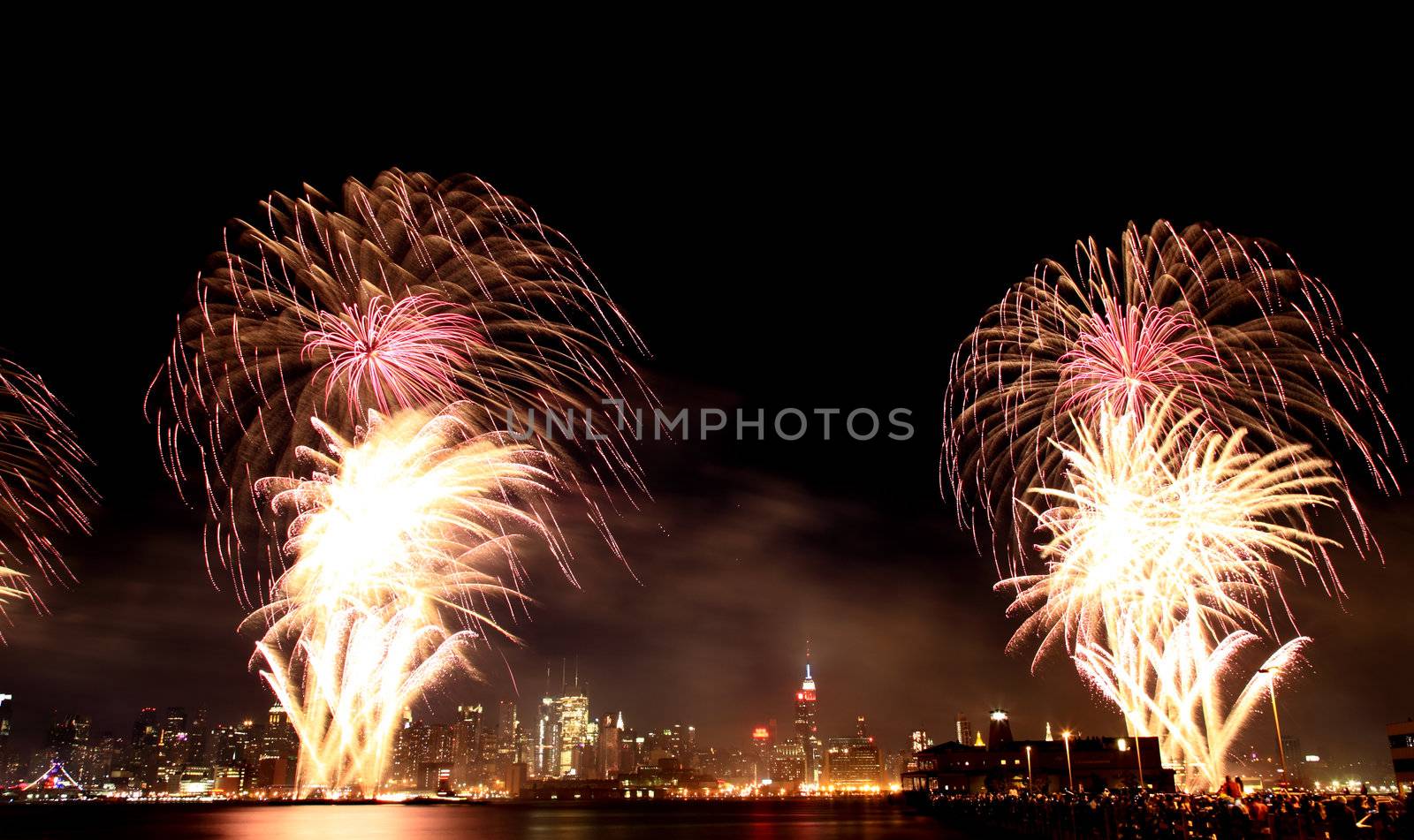 The 4th of July fireworks over the Hudson River west of Midtown Manhattan