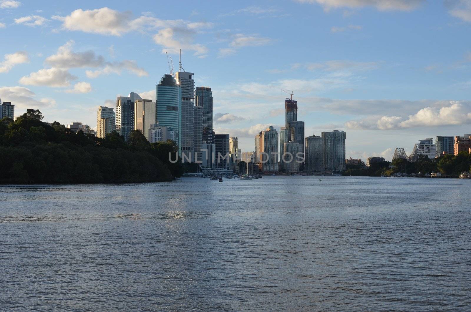 The Brisbane River and Brisbane City from Kangaroo Point. The city Botanic Gardens are to the left, the city centre in the middle and the Story Bridge can be seen to the far right.