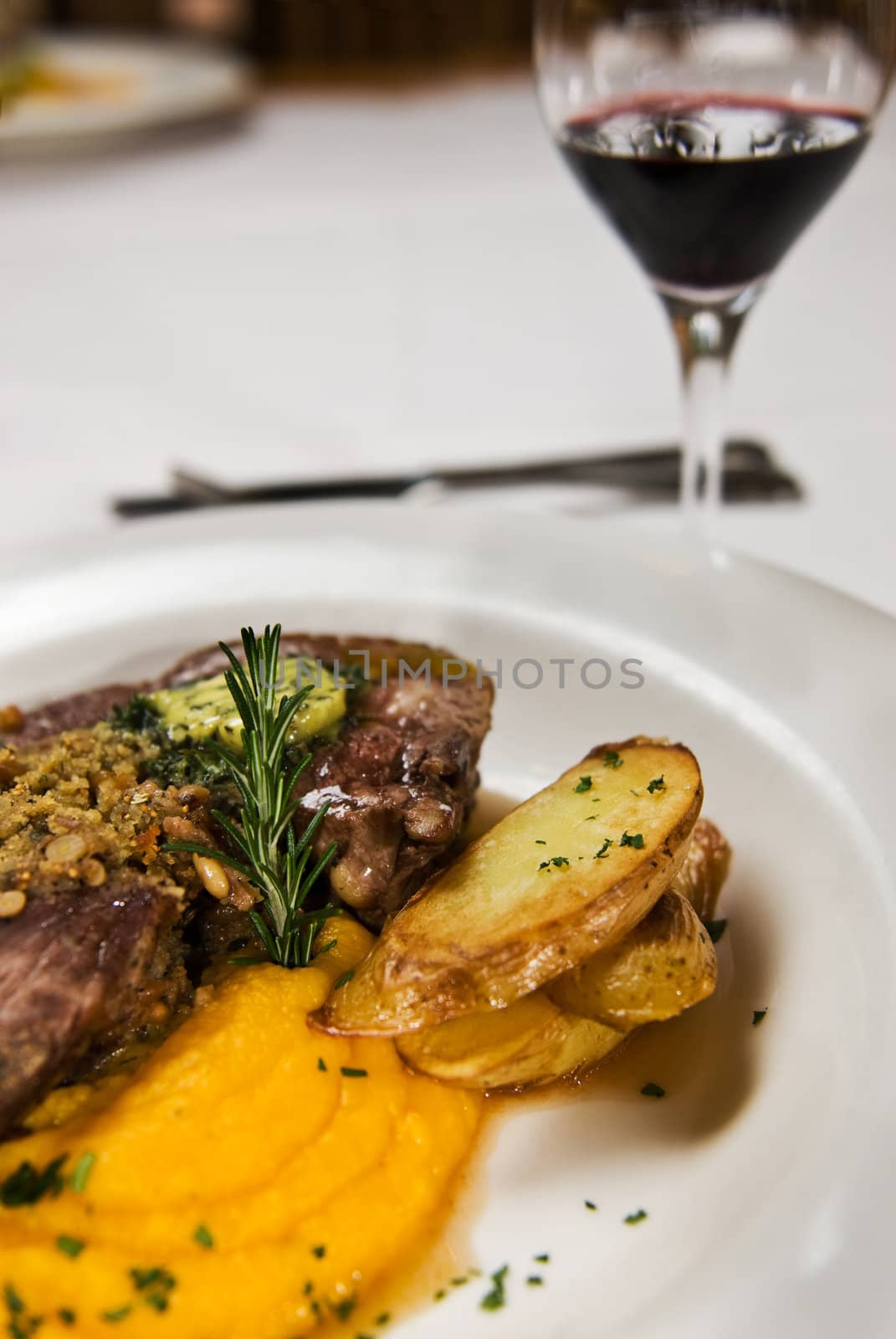 Meat, potato and pumpkin puree, served with red wine.