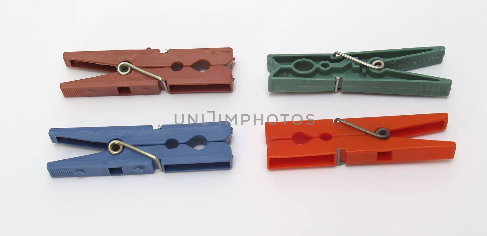 clasps to hold clothes
