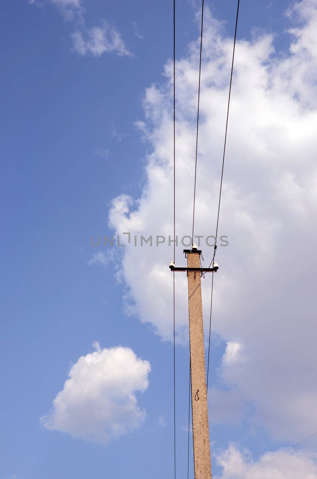 Old electric pole by sauletas