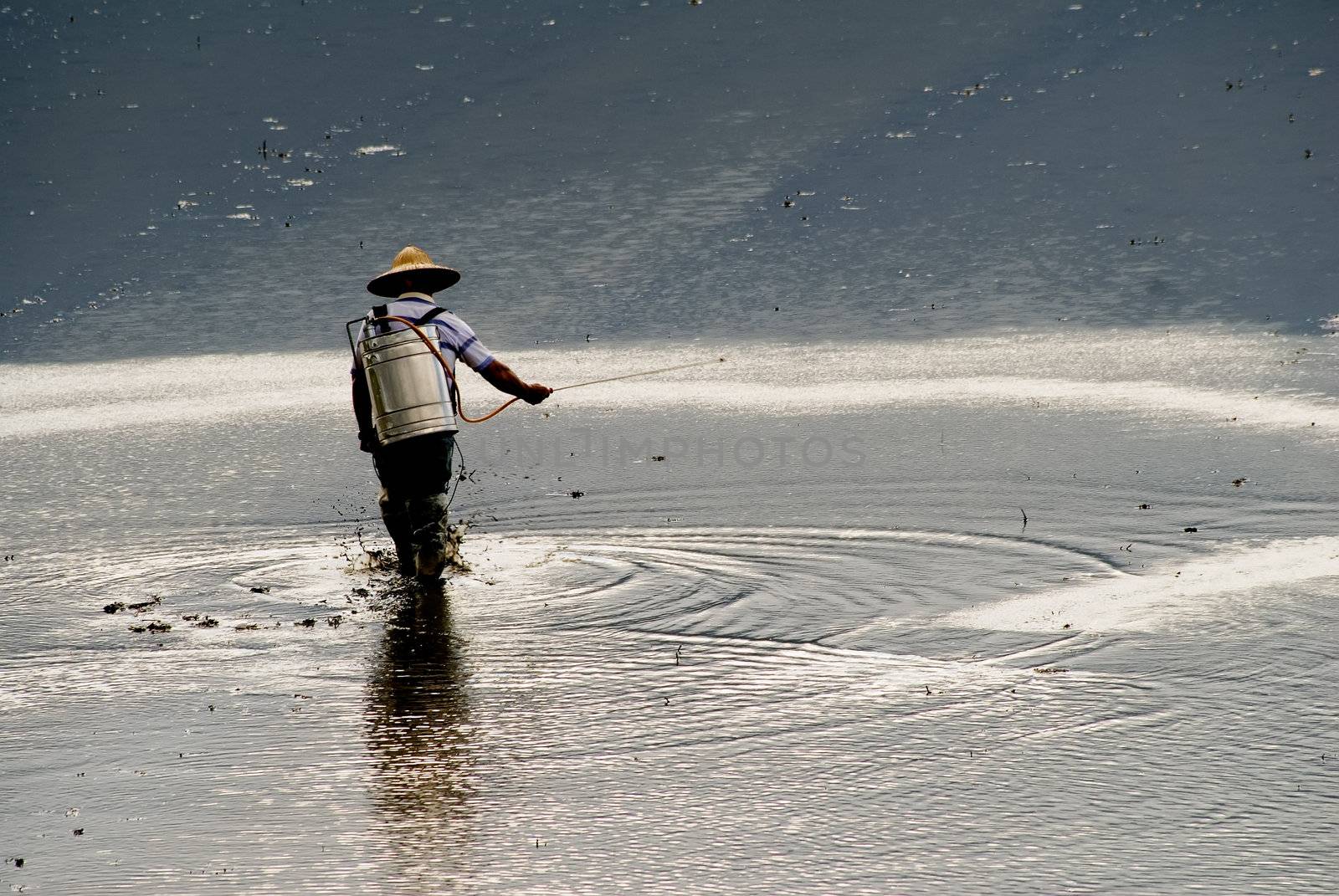 It is a farmer spray insecticide with traditional way on the farm.