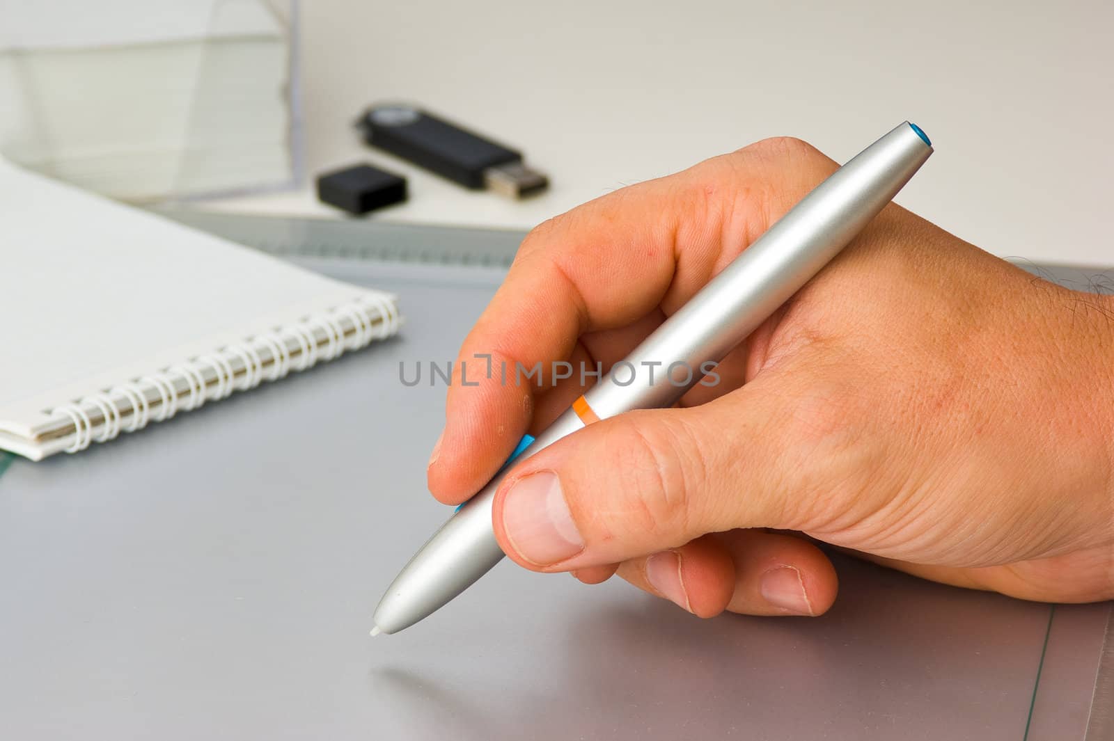 Men's hand draws on the graphic tablet