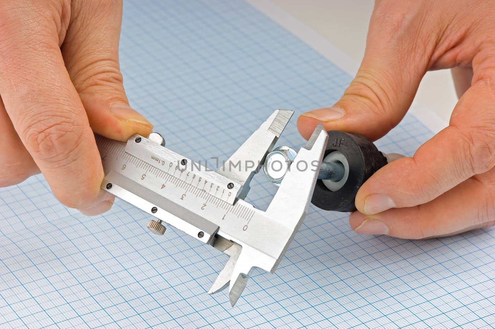 caliper measures the detail on the background of graph paper