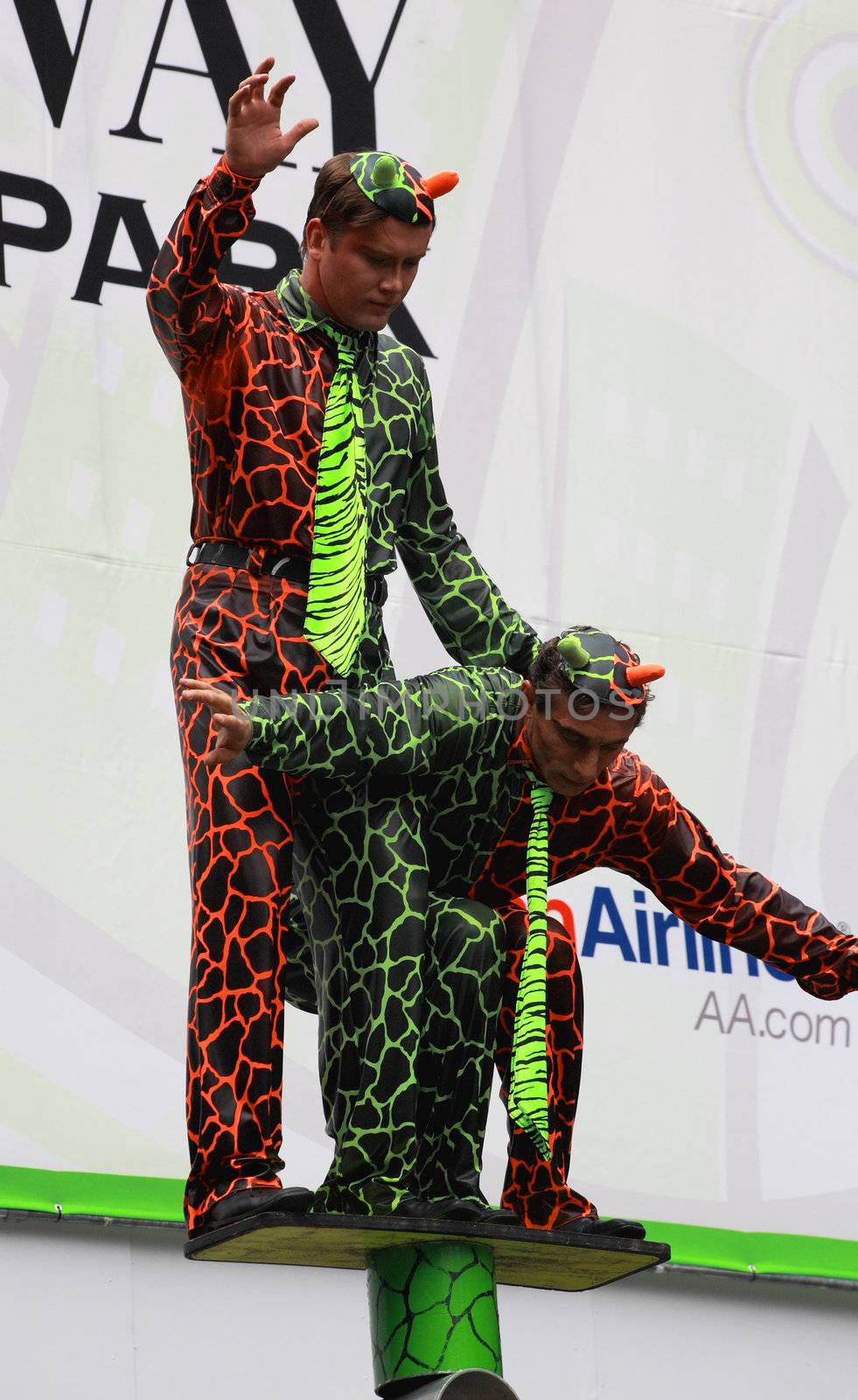 NEW YORK - JULY 31: The cast of  Cirque Dreams Jungle Fantasy performed at The Broadway in Bryant Park in NYC - a free public event on July 31, 2008  