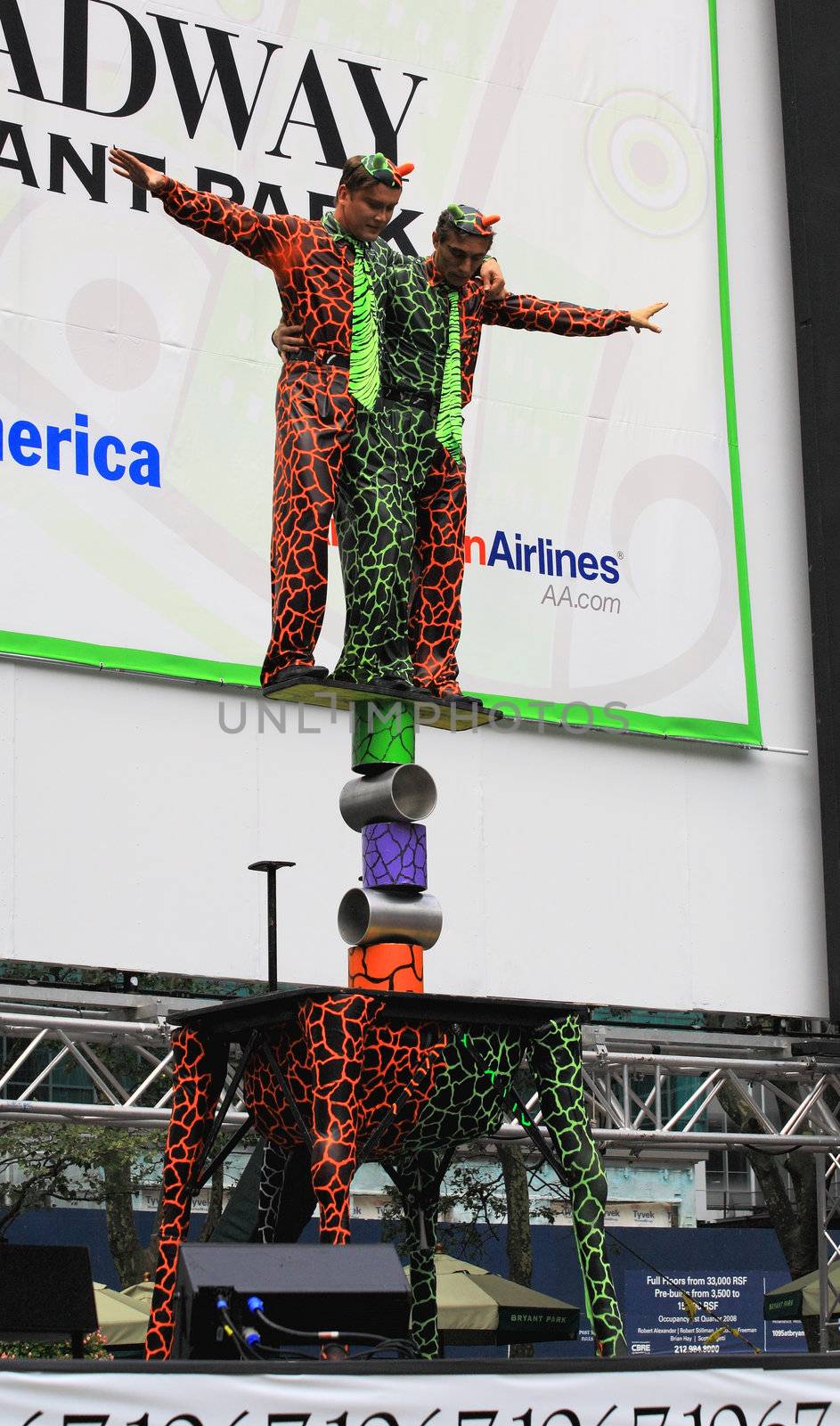 NEW YORK - JULY 31: The cast of  Cirque Dreams Jungle Fantasy performed at The Broadway in Bryant Park in NYC - a free public event on July 31, 2008  