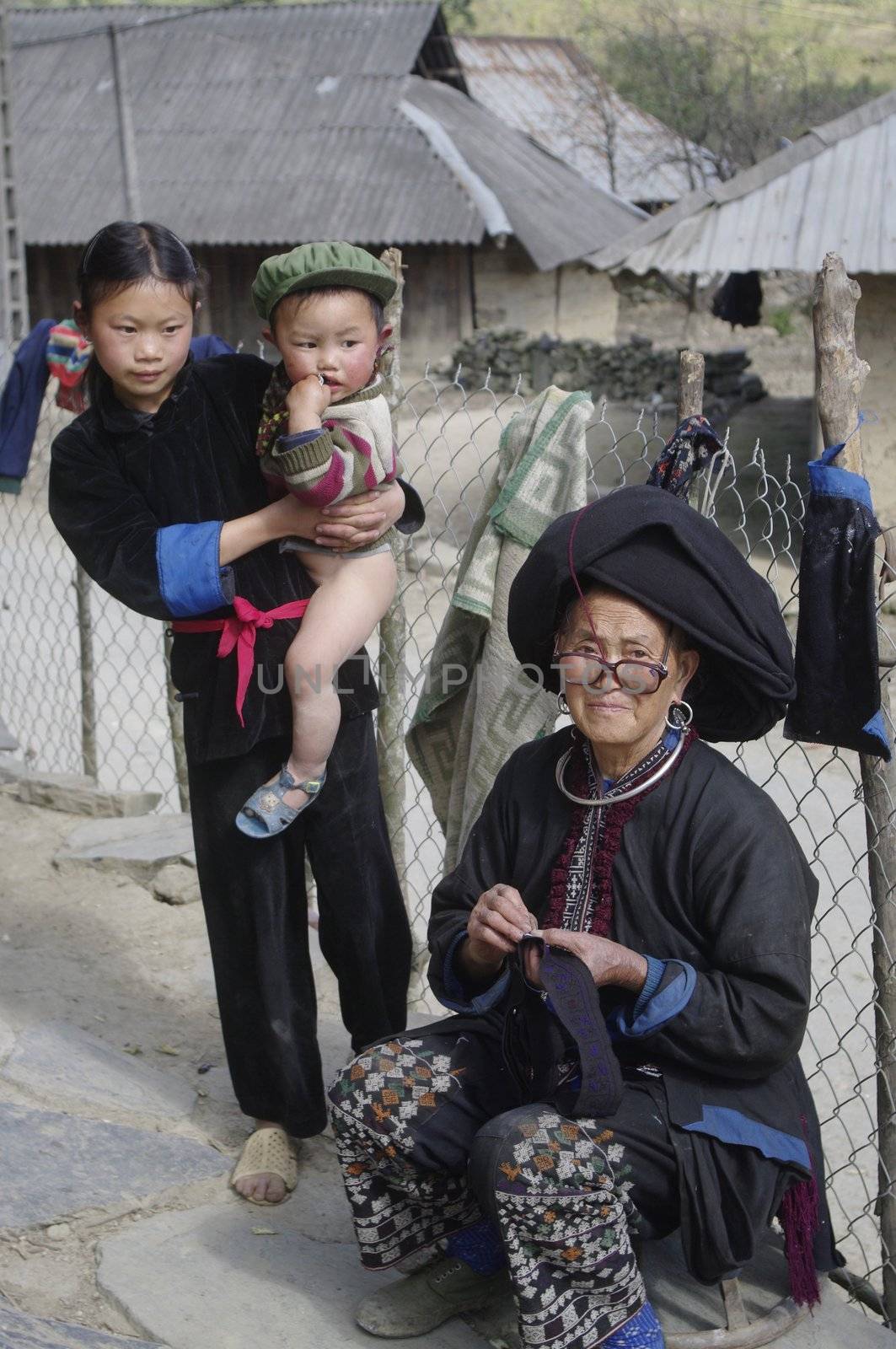 Grandmother Black Dao ethnic with small children by Duroc