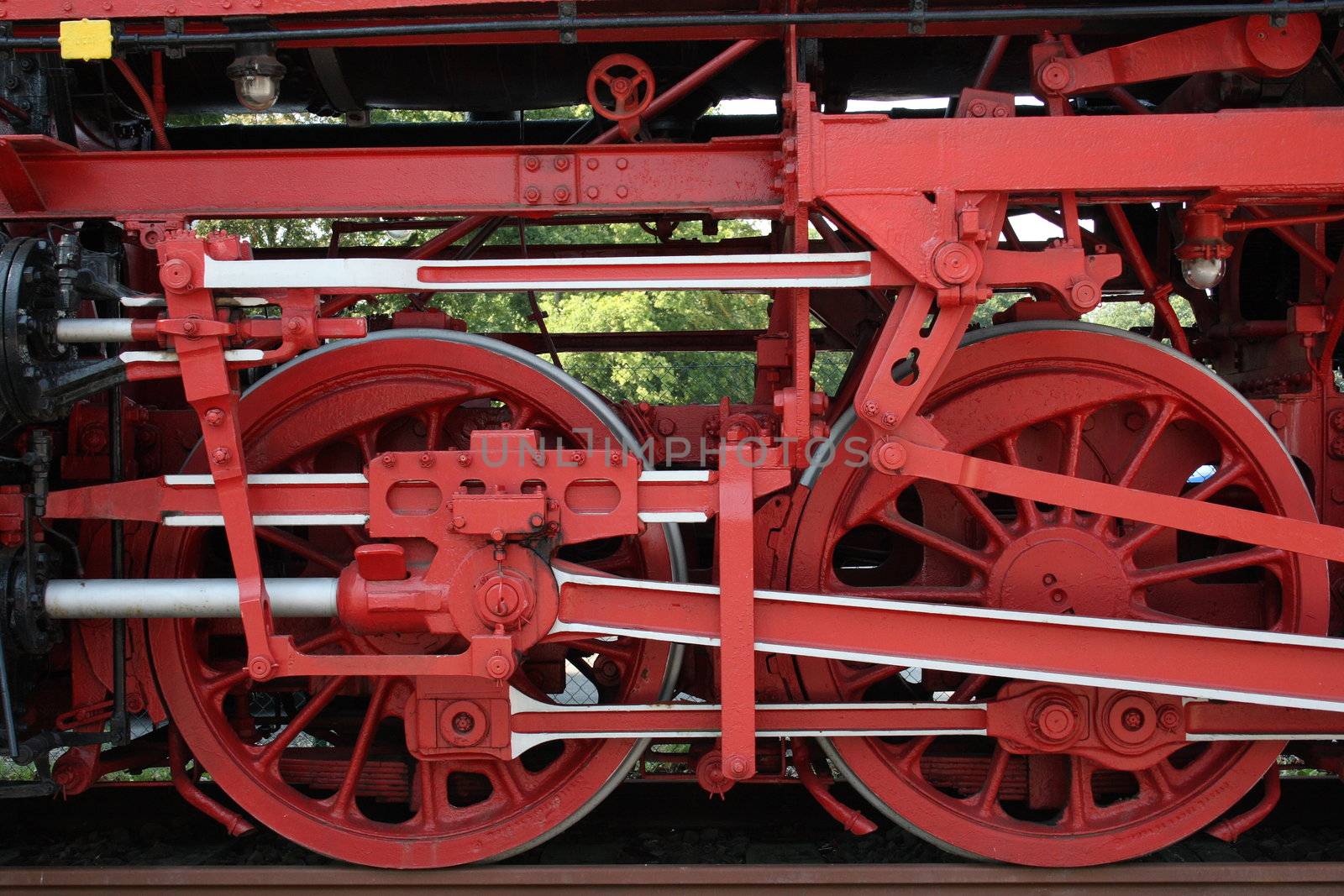 Detailansicht von der Antriebseinheit einer alten Dampflokomotive	
Details of the drive unit of an old steam locomotive