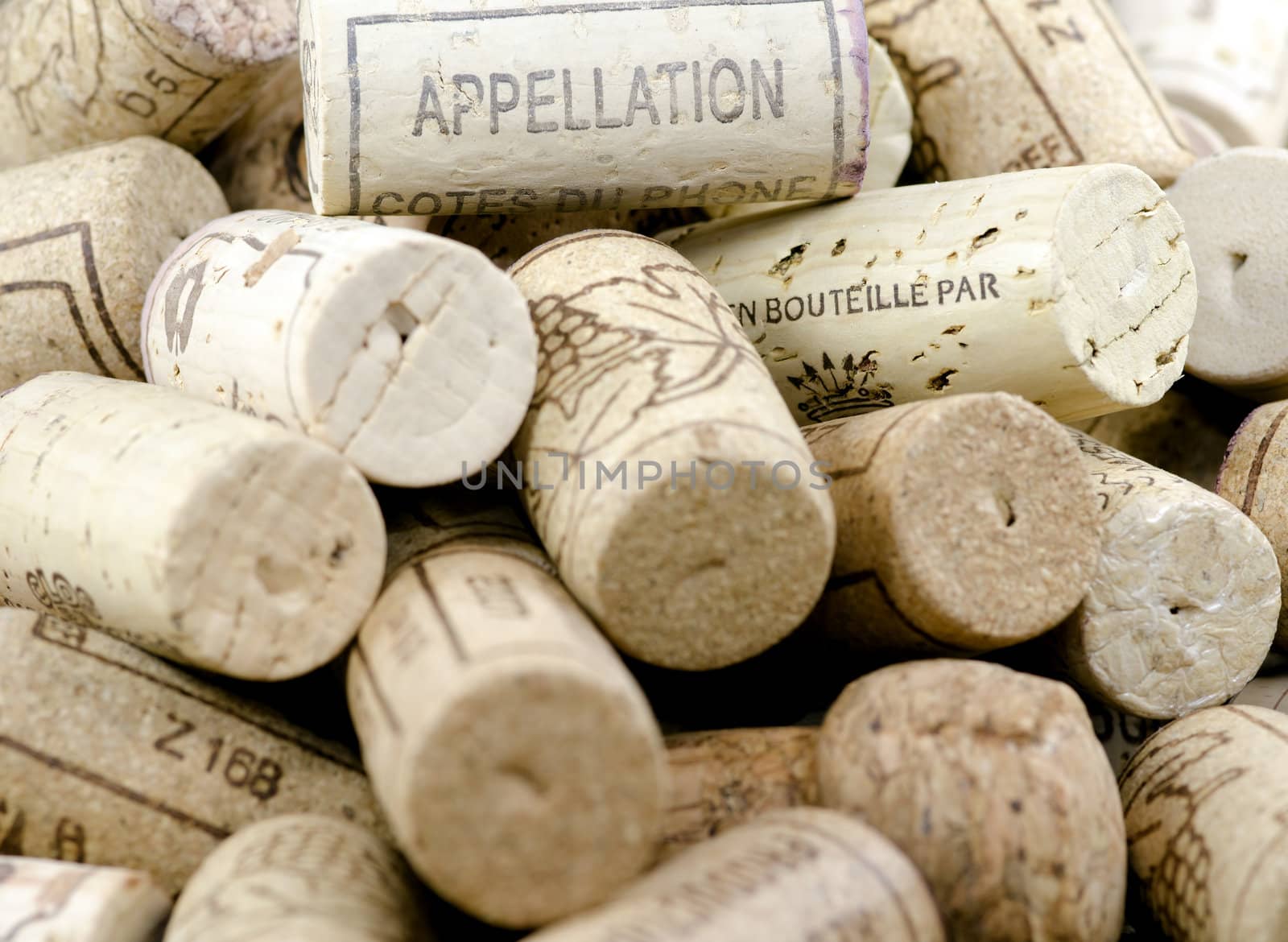 cork stoppers by gufoto