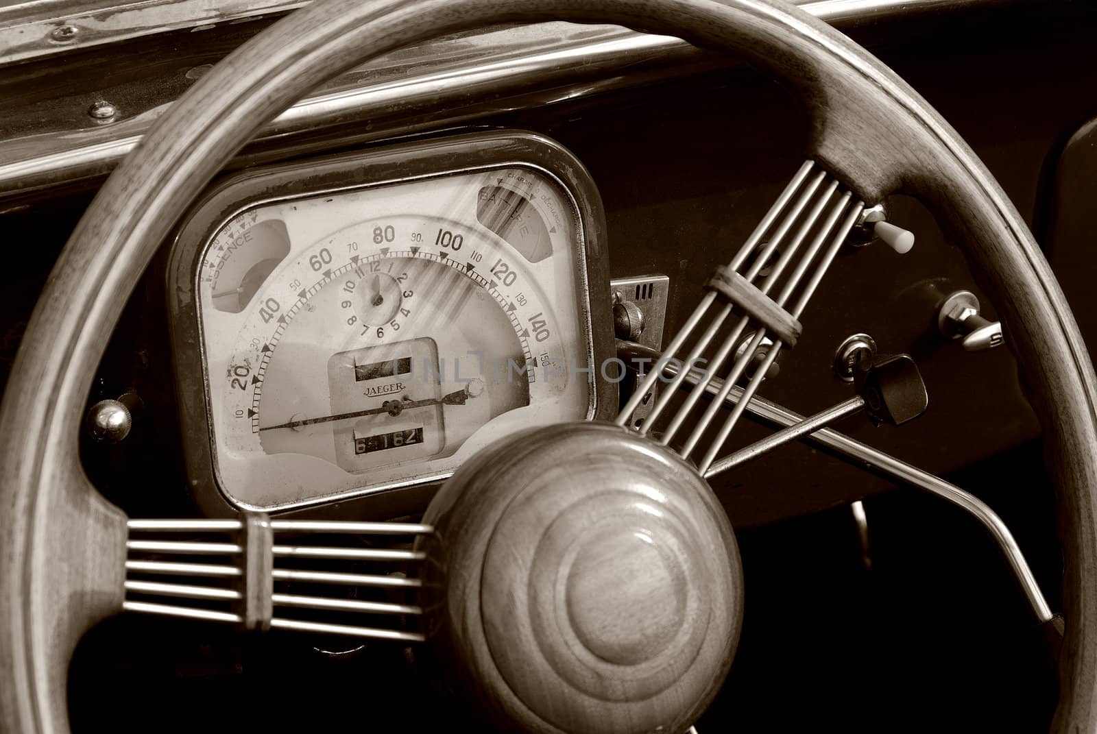 old dashboard by gufoto