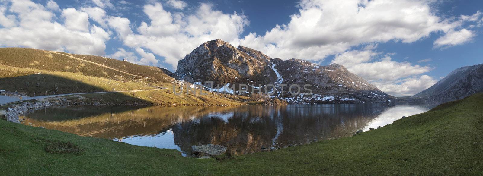 Scenic of the Enol lakeb in Asturias, Spain