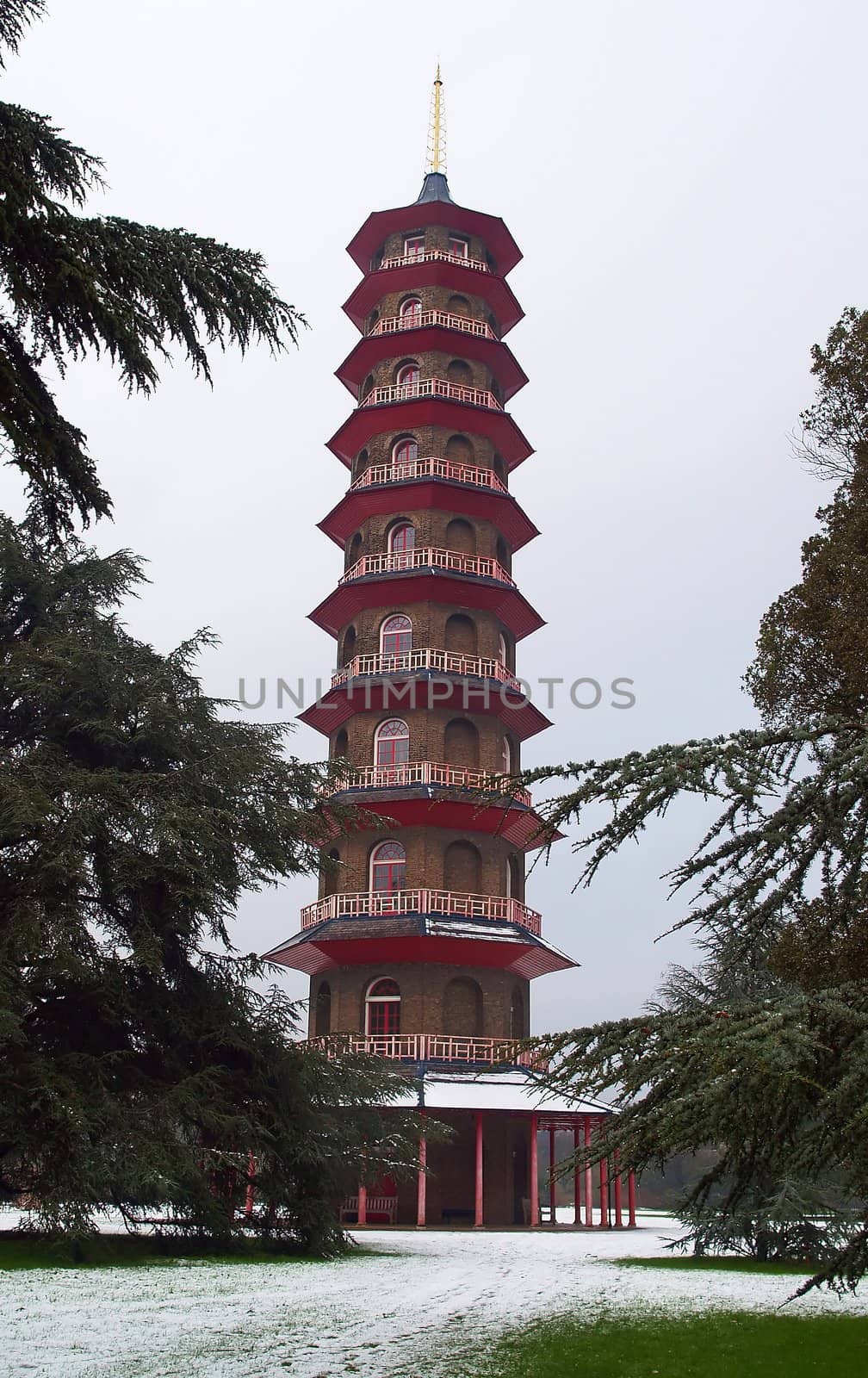 The pagoda in Kew garden by gary718