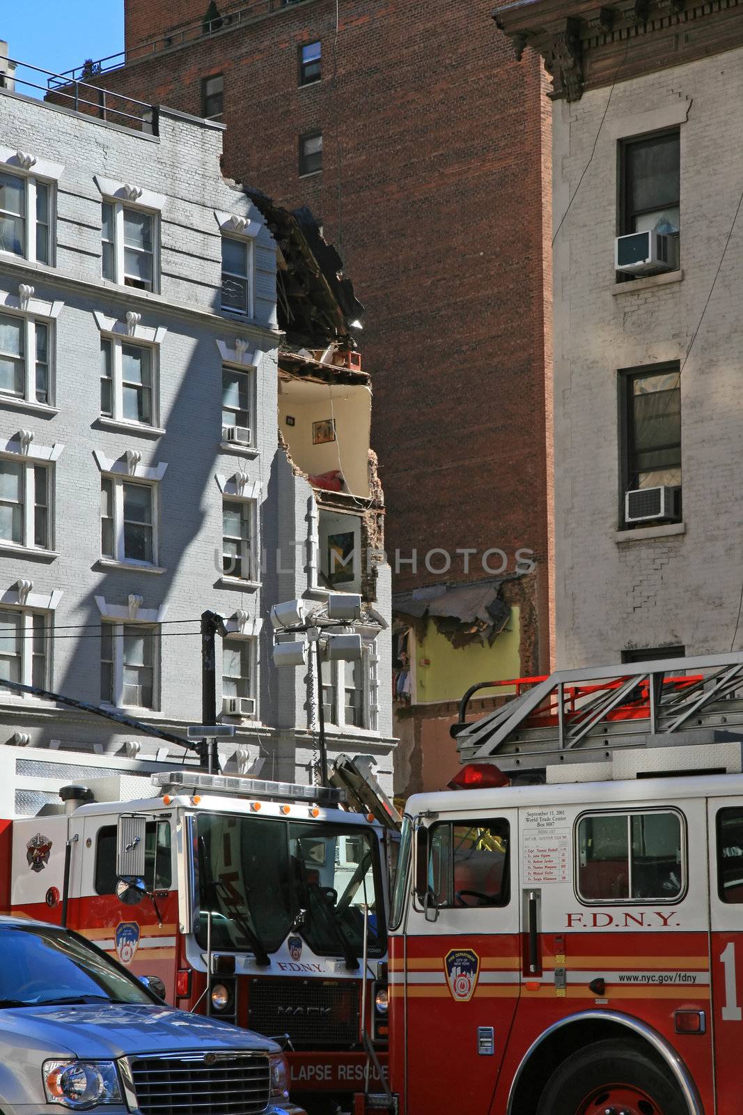 Crane collapse flatten a 4 story building by gary718