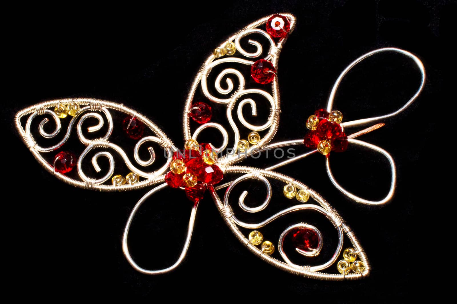 Charming wire red handmade brooch