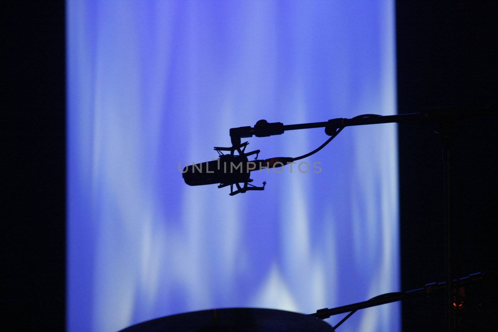 microphone on stage by macintox