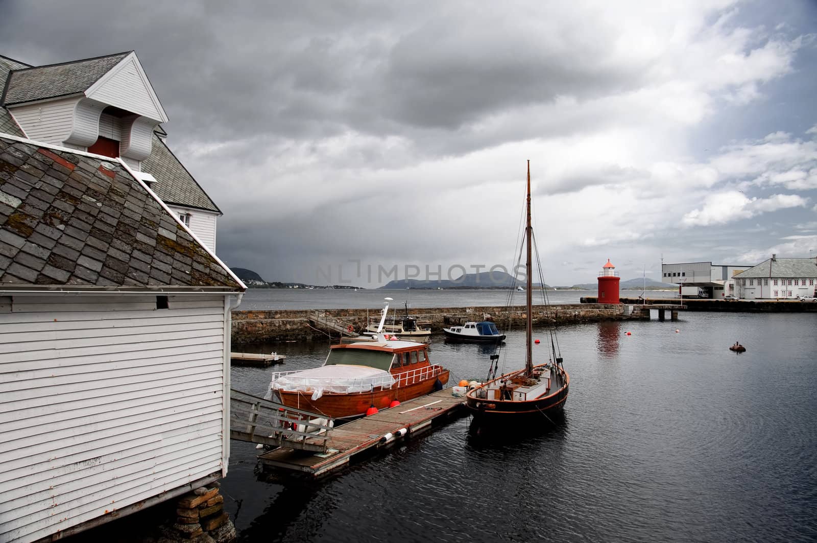 Aalesund harbour, Norway by GryT