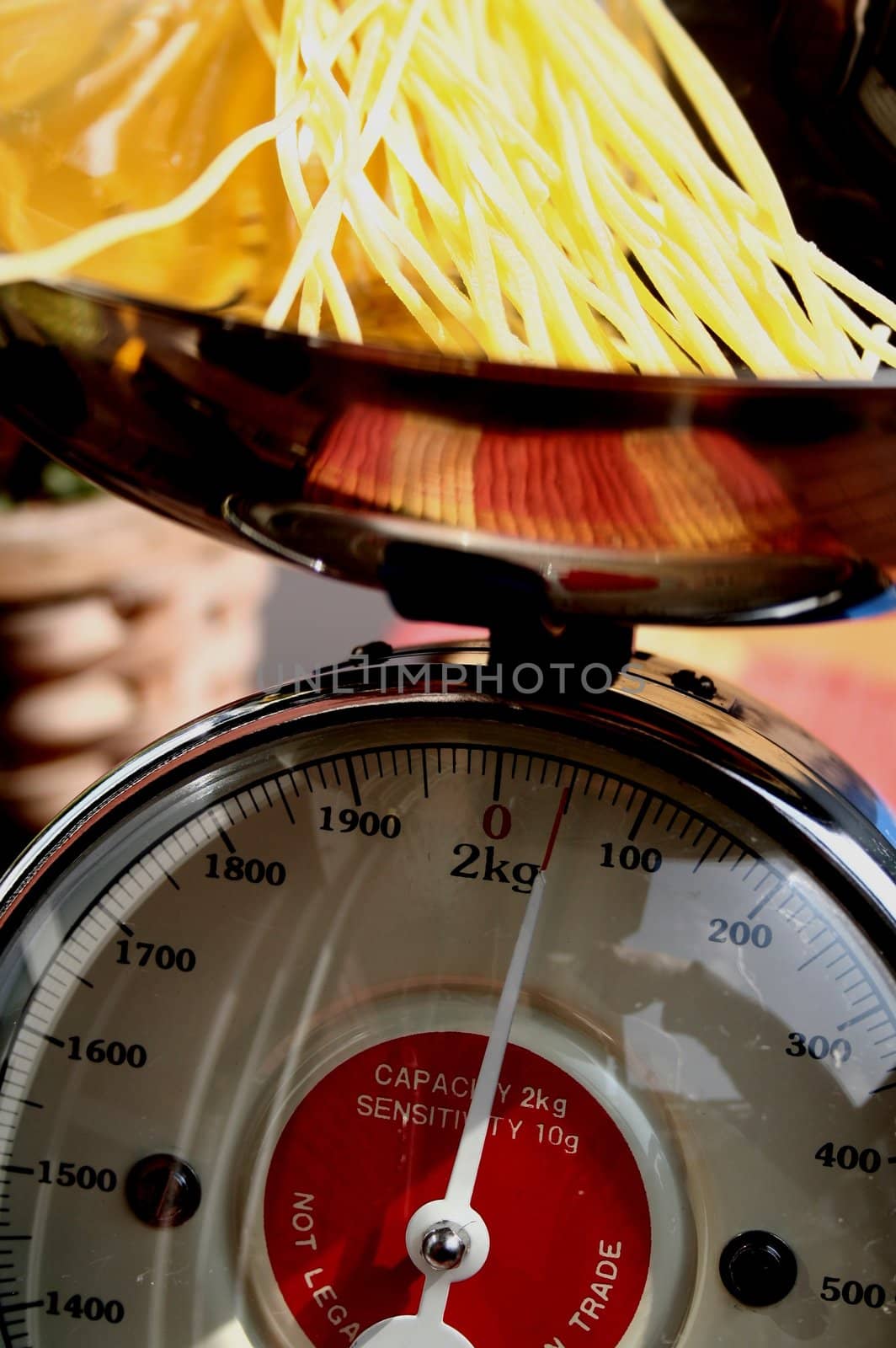 Cooking spaghetti and tomato