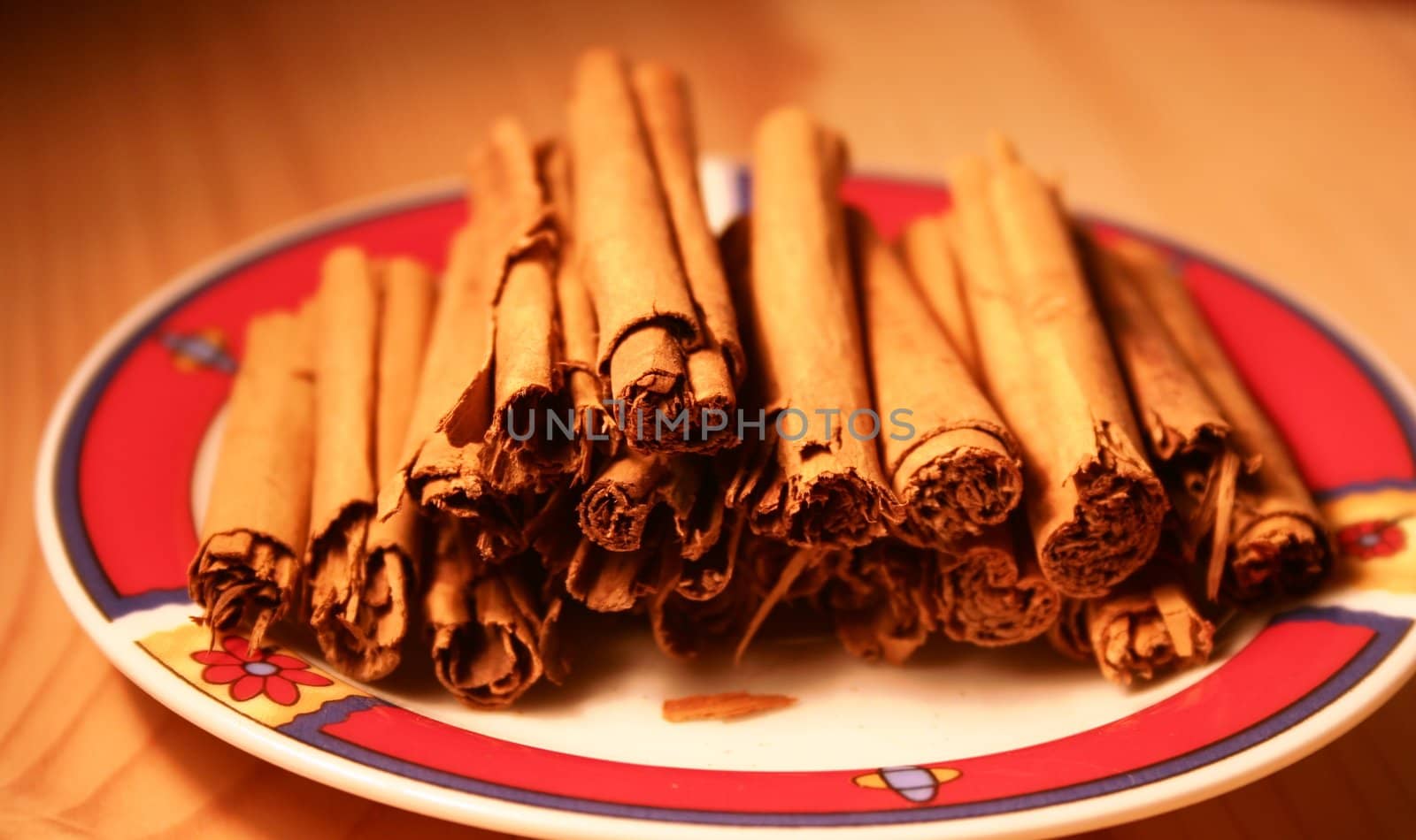 Pieces of cinnamon on the table