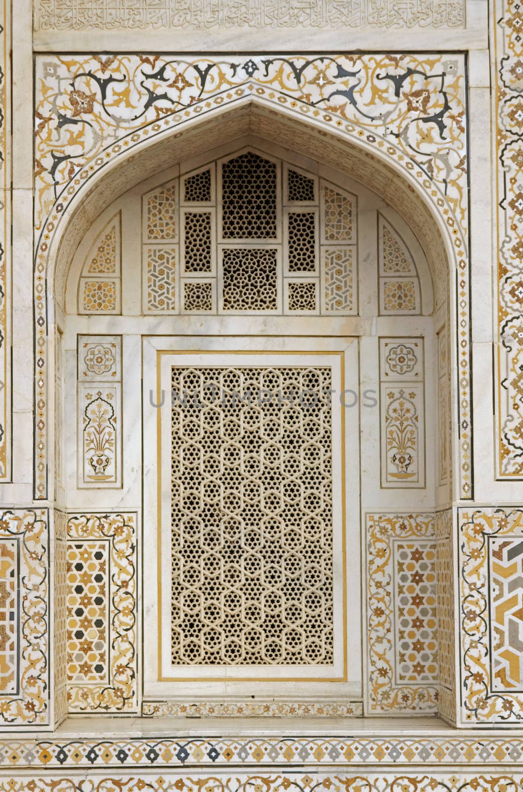 Window arch of the ornate white marble Mughal tomb (I'timad-ud-Daulah). 17th Century AD. Agra, Uttar Pradesh, India