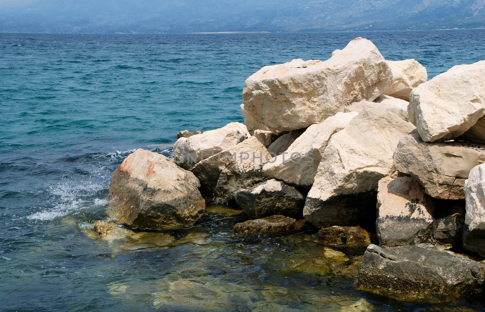 Large stones that extends into the sea.