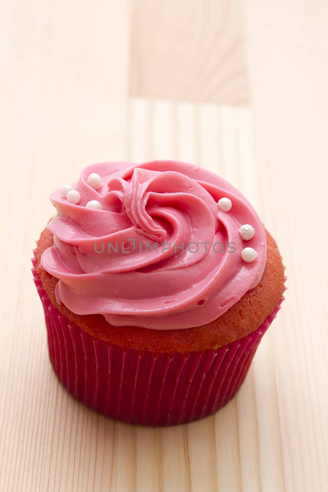 Pretty pink cupcake by mypstudio