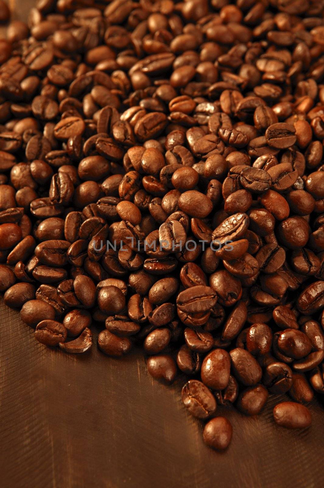 Toasted coffe beans texture under golden light