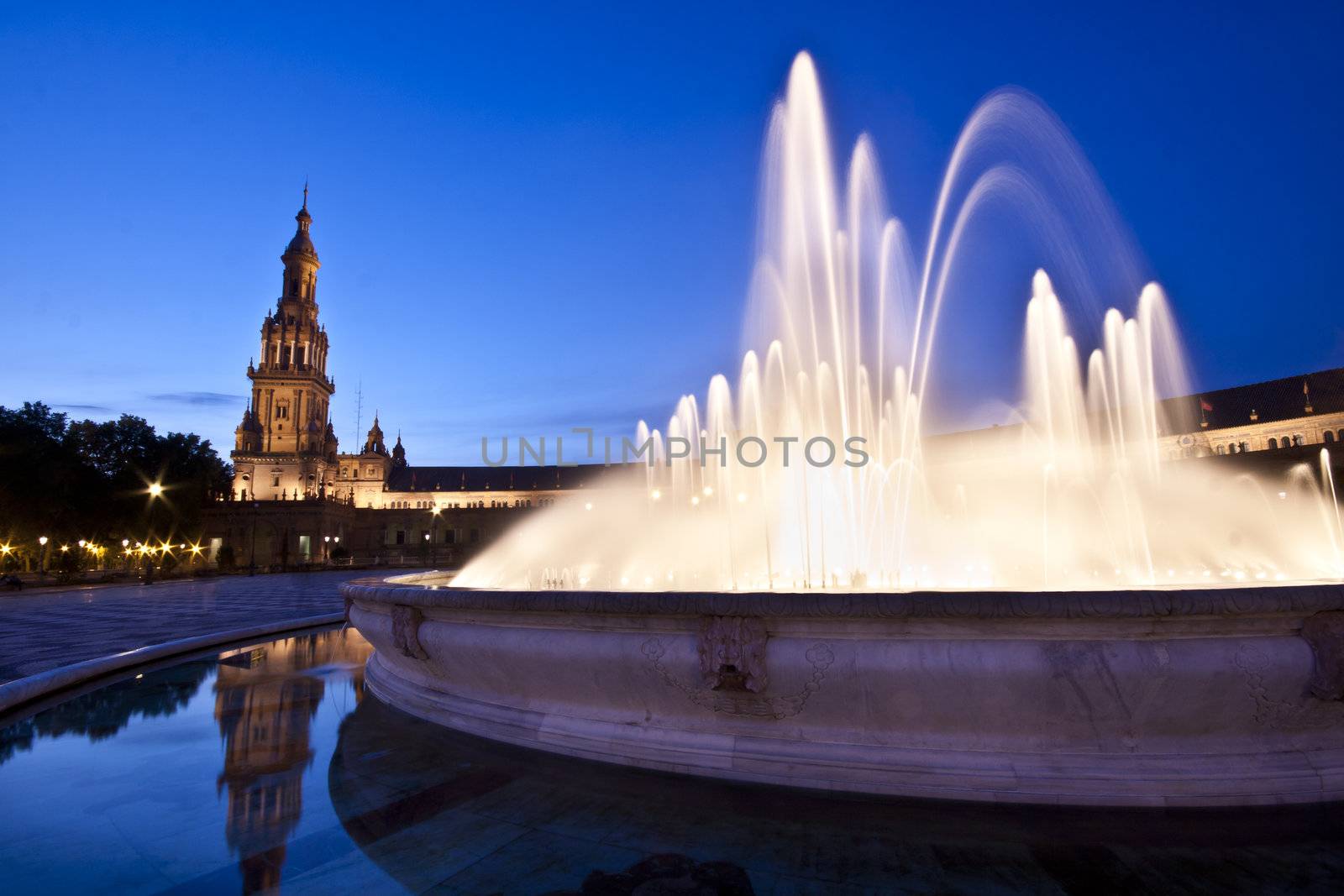 Plaza de Espana in Seville, Spain by kasto