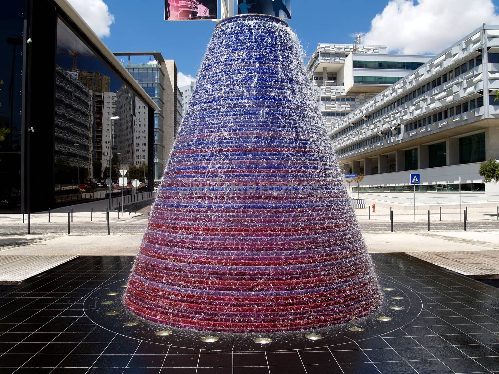 Modern fountain. by vsphoto