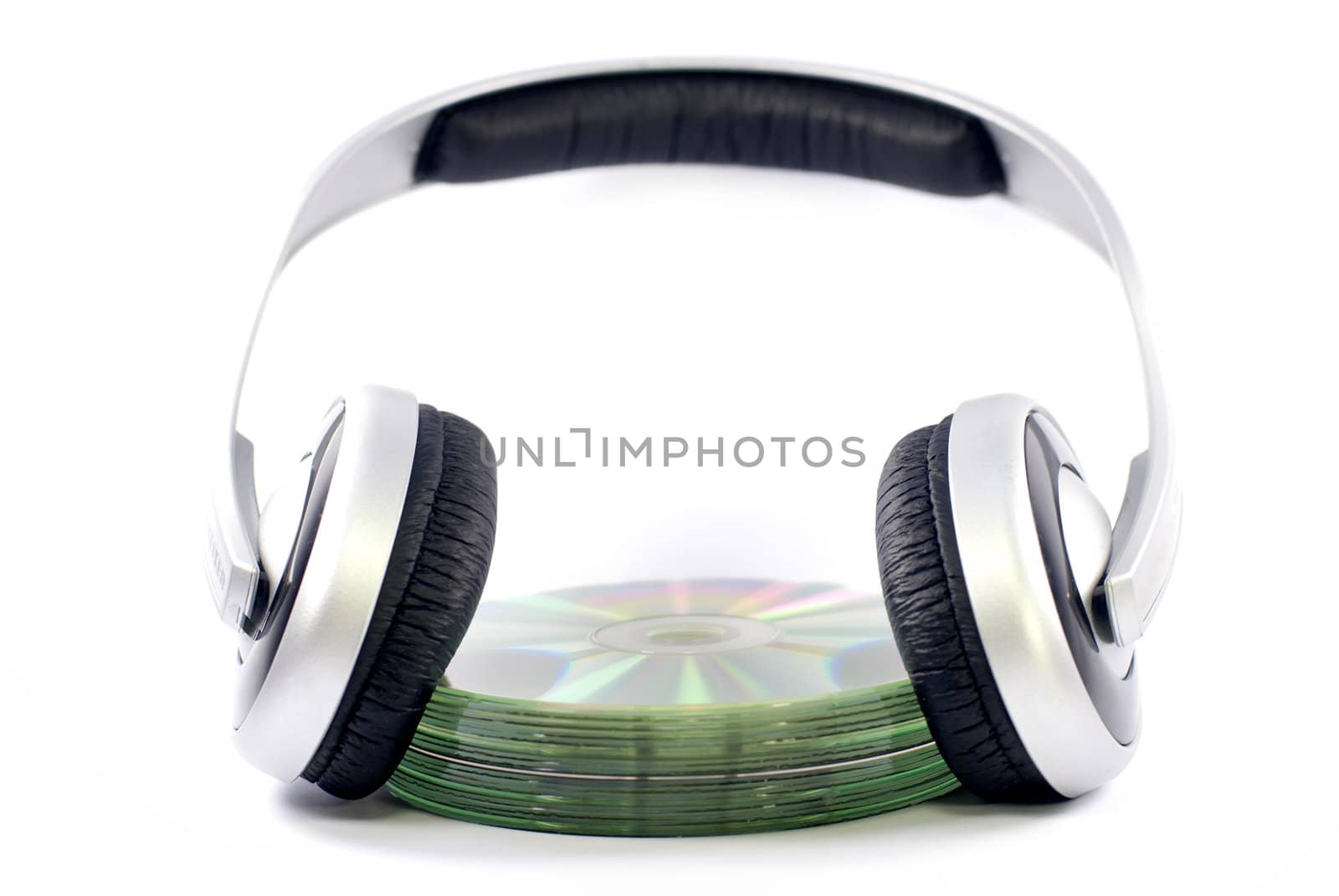 headphone and compact disk by gufoto