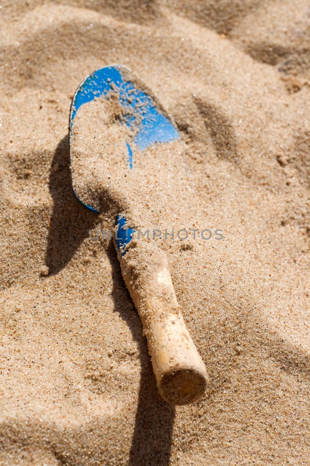 Beach shovel by ints