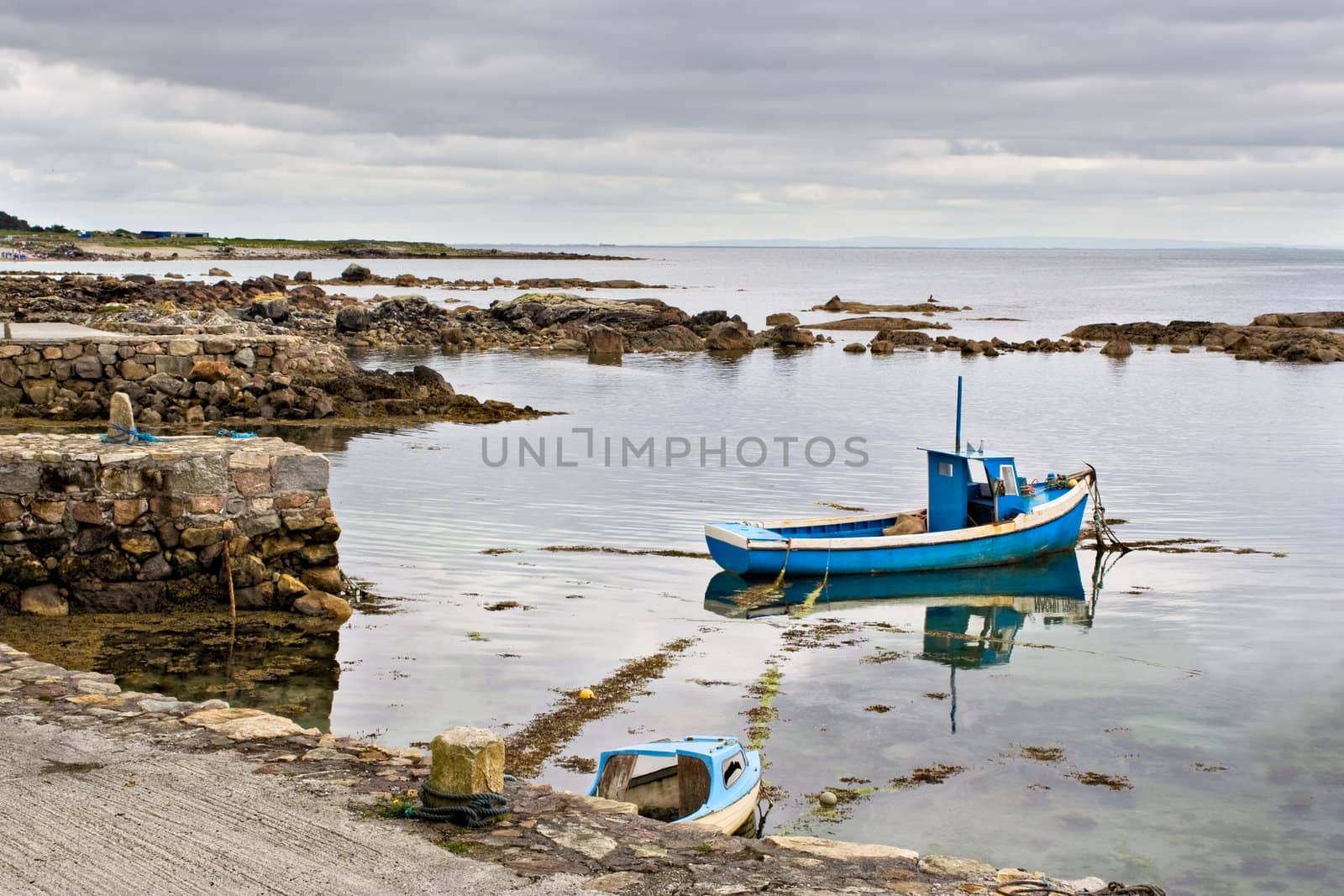 Boat on Galway Bay by sbonk